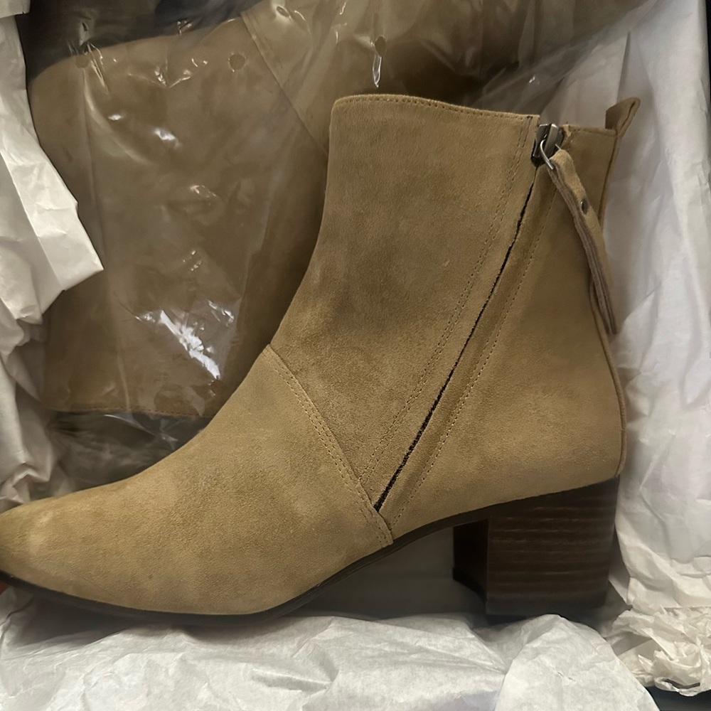 NEW Women's Banana Republic Lydia Ankle Boots size 8